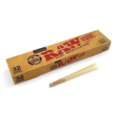 RAW 32 classic cone box with one cone outside