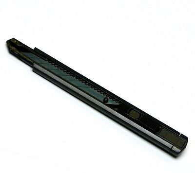 9mm utility craft knife with black body and retractable segmented blade