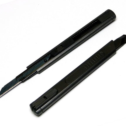 9mm utility craft knife with retractable blade, black body and sliding case